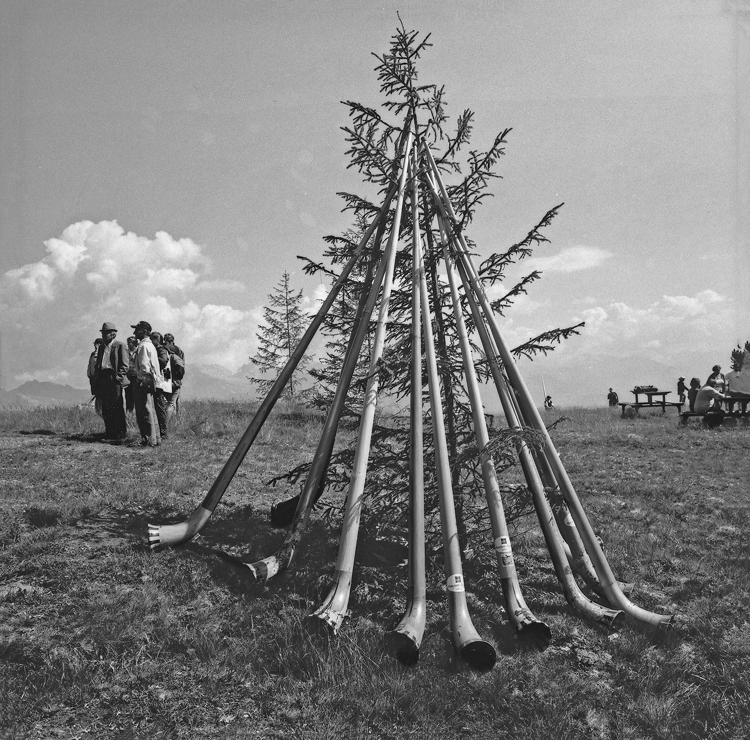 Zwischen Folklore und Schweizer Traditionen, 9